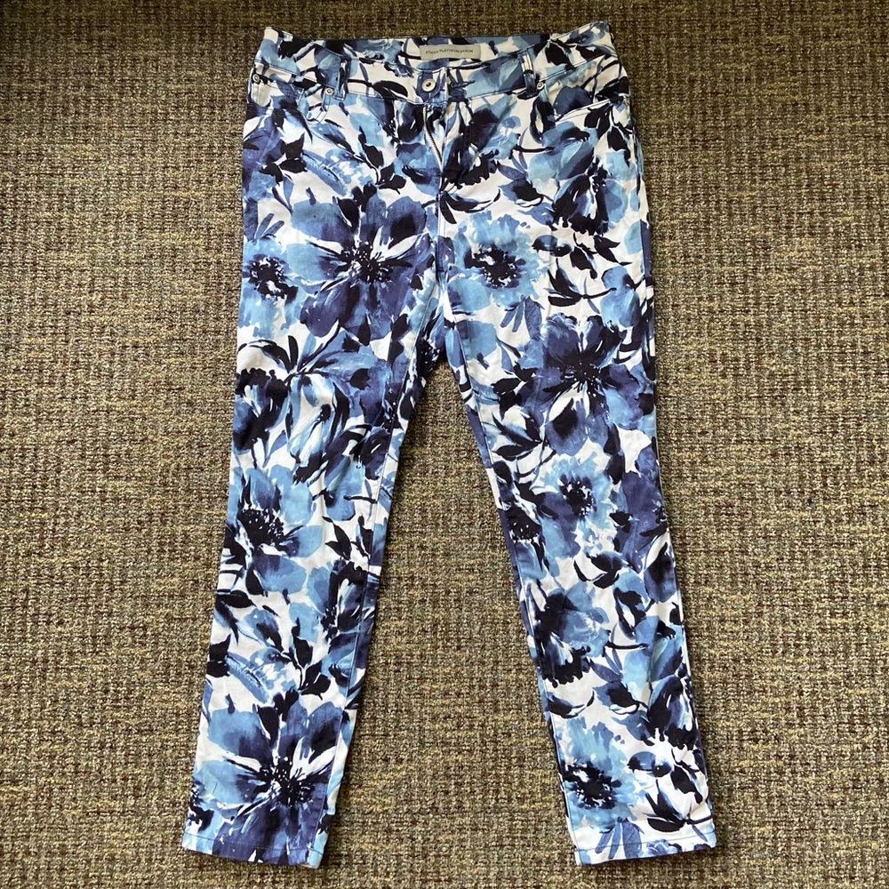 CHICO’S PLATINUM DENIM FLORAL-PRINTED ANKLE JEANS